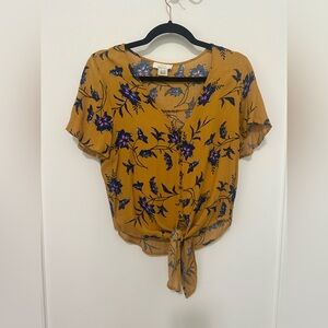 Urban Romantics gold /purple floral button tie-front flutter sleeve blouse - S